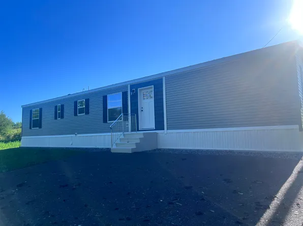 182 Cross Road, China, ME 04358