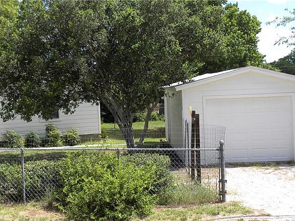 4th image of 309 E Bluebriar Dr