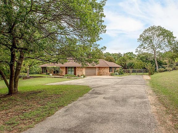 2nd image of 421 Deer Pond Dr