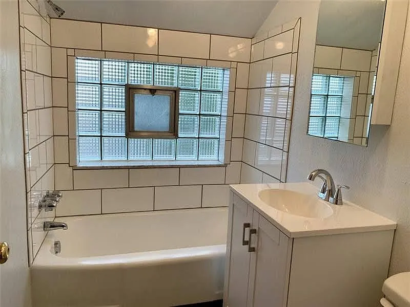 2 bed, 1056 sqft, $1,050 — Photo 1