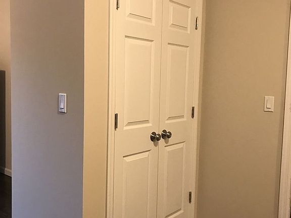 4th image of 2564 33rd St APT 1F