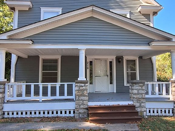 216 NE Douglas