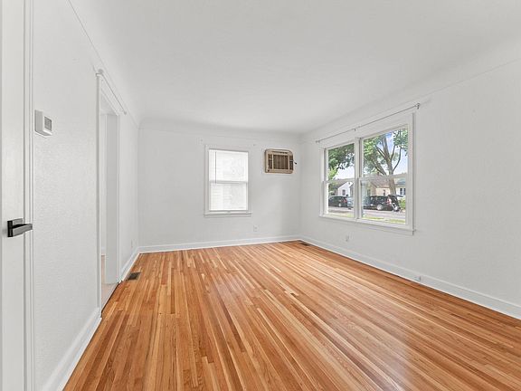 4th image of 1696 Nevada Ave E