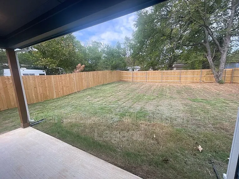 1009 Dubois St — Photo 28