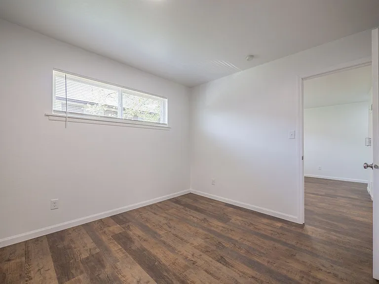 Campus View Apartments — Photo 37