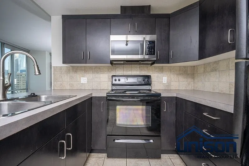 2 bed, 979 sqft, $2,050 — Photo 2