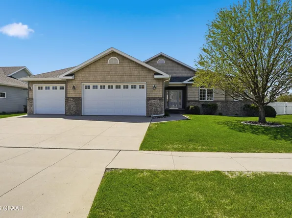 2403 44th Ave S, Grand Forks, ND 58201
