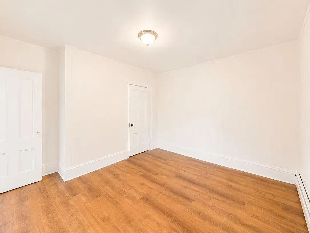 3 bed, 1000 sqft, $2,950 — Photo 3