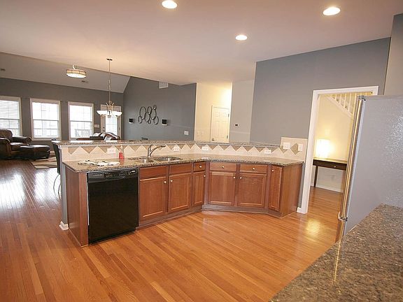 4th image of 704 Callay Hill Way
