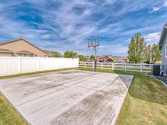 5th image of 98715 Lilliann Dr