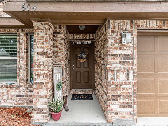 3rd image of 604 Crackle Grove Dr