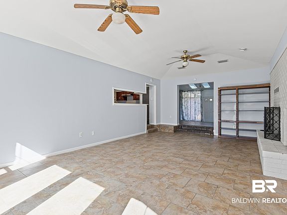 5th image of 3913 Pembrocke Ave