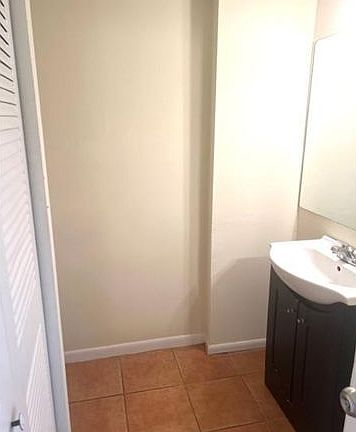 4th image of 1100 SE 4th Ave #3G