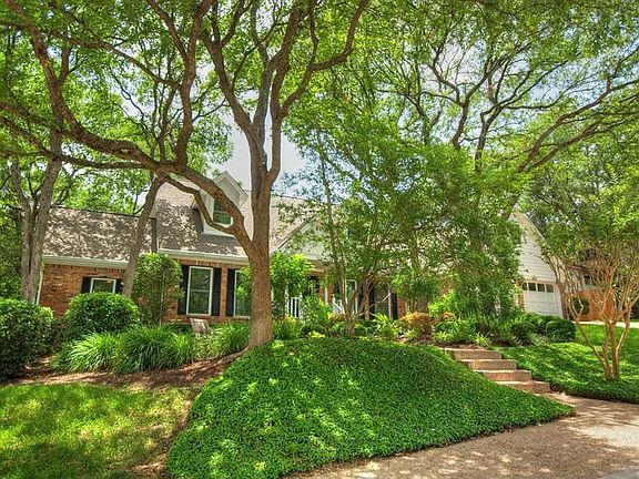 4th image of 1909 Wychwood Dr