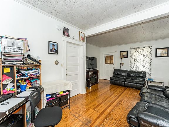 2nd image of 215 N 7th Ave