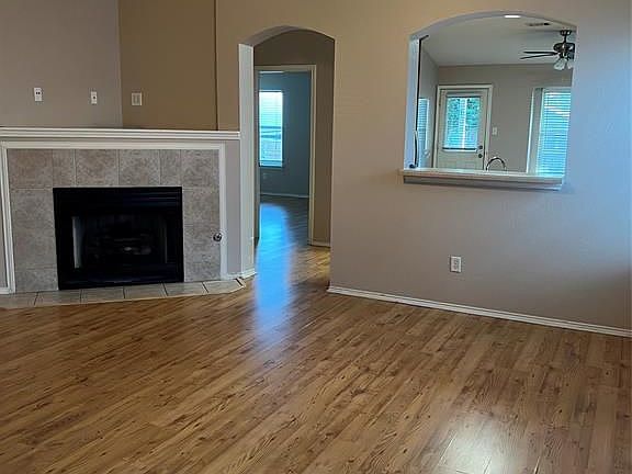 3rd image of 2513 Winslow Dr