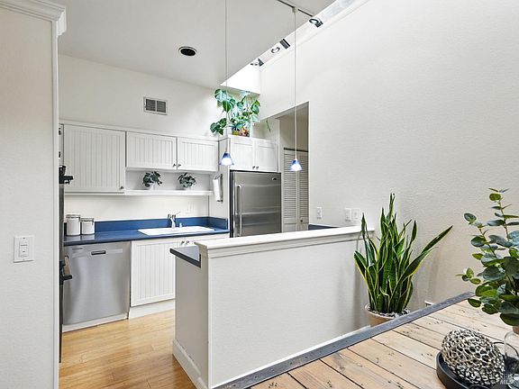5th image of 76 Ross Avenue #4