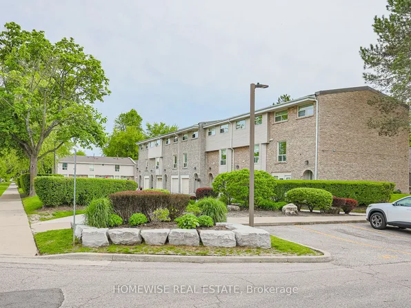 560 Waverly St N #18, Oshawa, ON L1J 5Y4