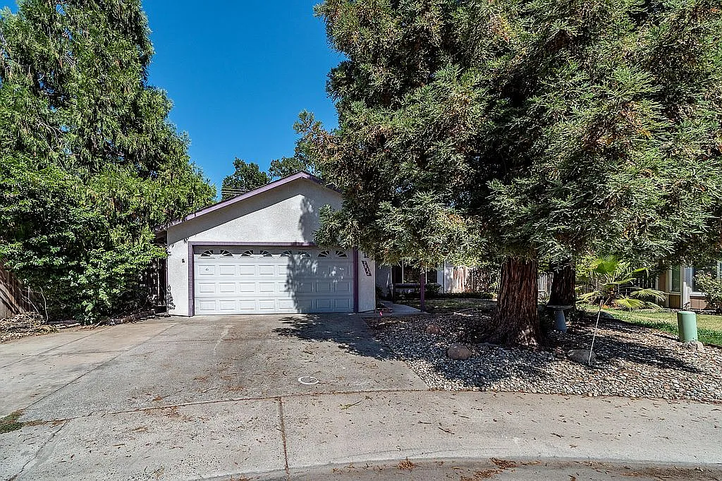 7832 Caber Way photo 1