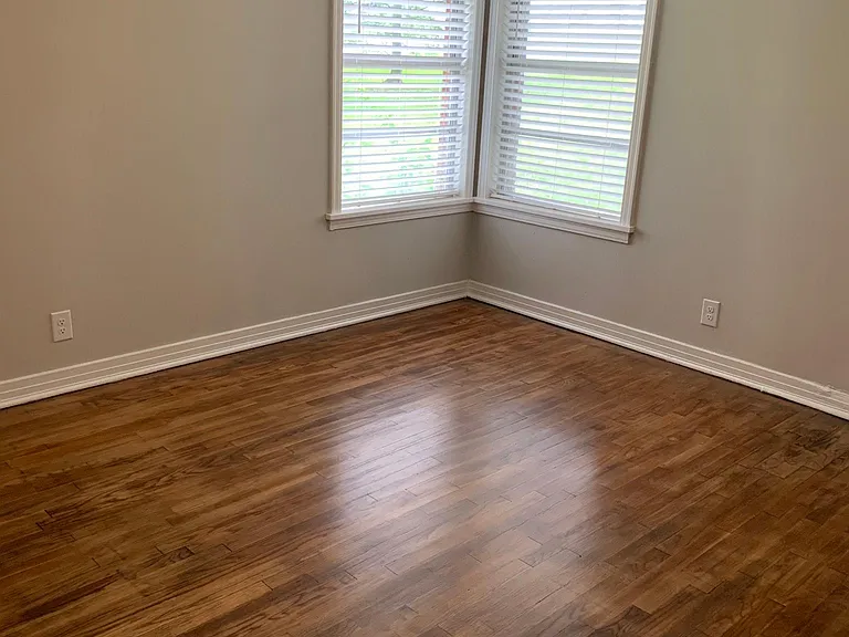 1109 Fairfield Dr — Photo 4