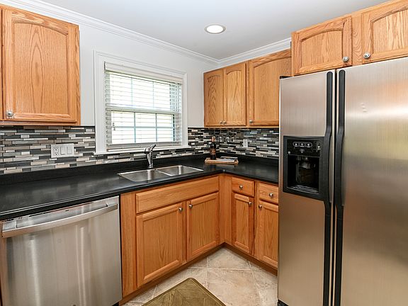 4th image of 3721 Ashworth Dr Unit D