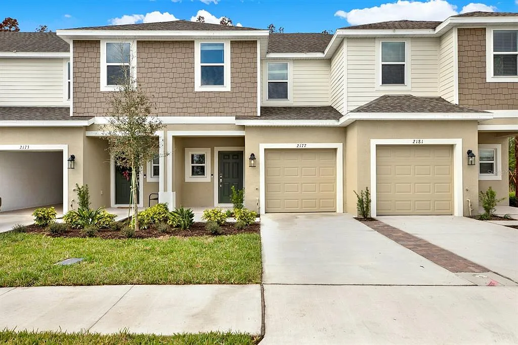 3 bed, 2.5 bath, 1373 sqft, $1,995 — Photo 1