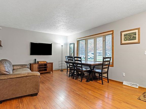 4th image of 5683 Weatherford Dr