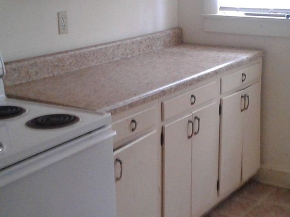 5th image of 409 Moir St