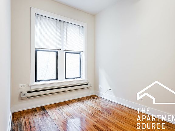 4th image of 627 W Melrose St #1N