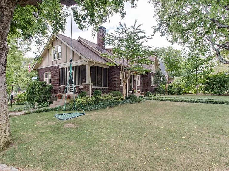 2901 Westmoreland Dr — Photo 2