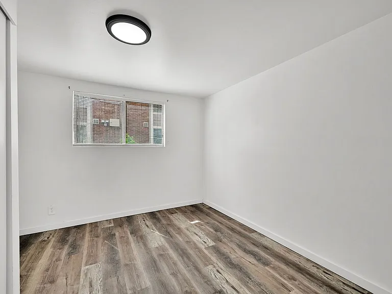 264 N 200 W — Photo 32
