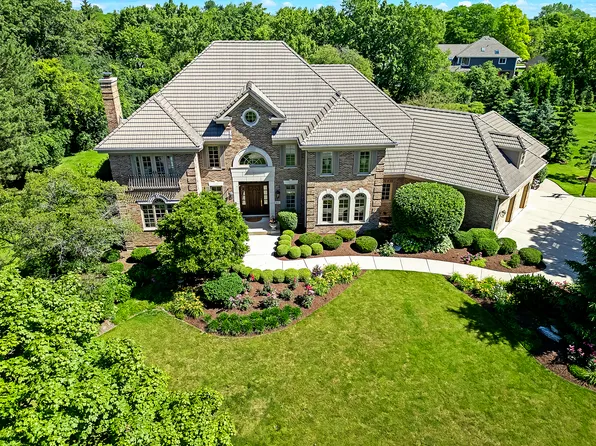 122 Kraml Dr, Burr Ridge, IL 60527