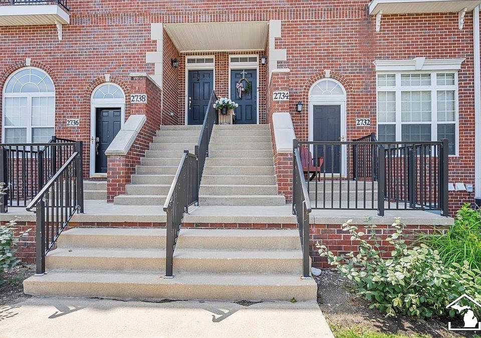 2734 Riverside Dr, photo 2