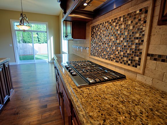 5th image of 1407 SE Columbia Crest Ct