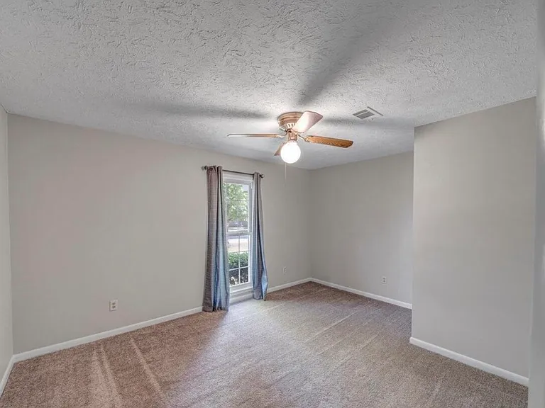 904 Chapel Ridge Dr — Photo 18