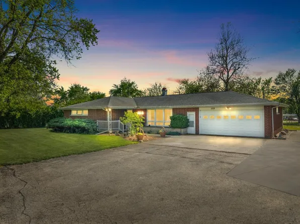 508 Reagan Dr, Eureka, IL 61530