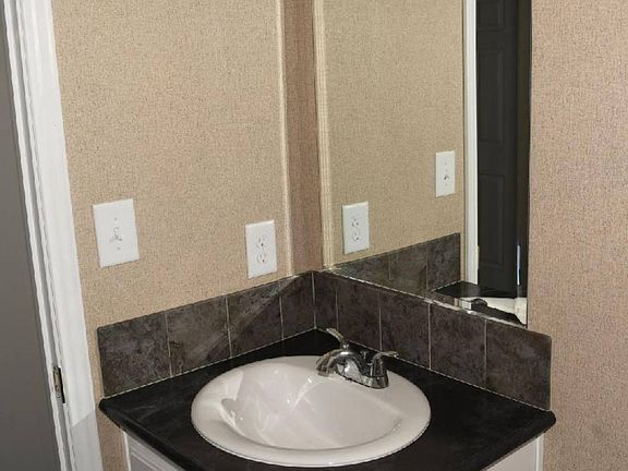 5th image of 29 Elm Ln