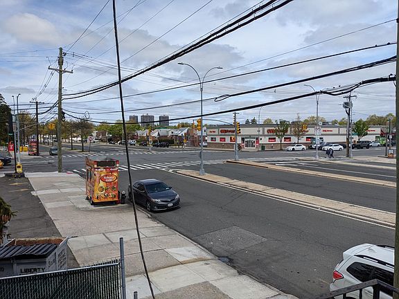 outside crossing hillside ave and little neck parkway