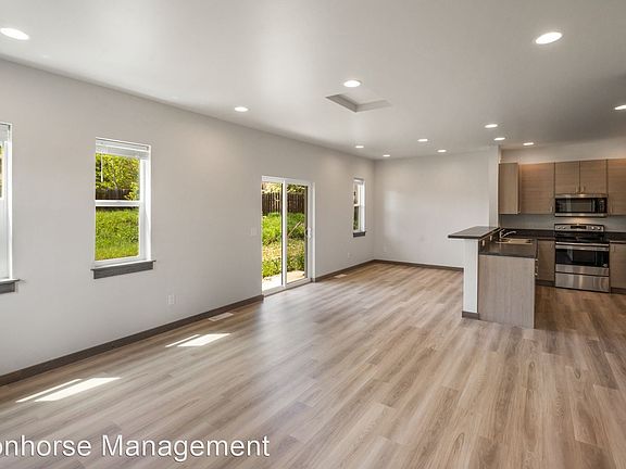 5th image of 2954 W Babcock St Unit A