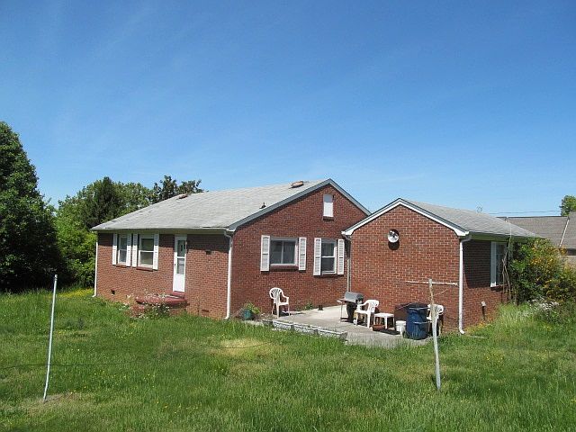 2nd image of 1215 Catalonia Ave