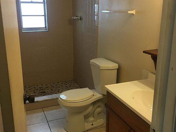 4th image of 3806 E Flora St #1