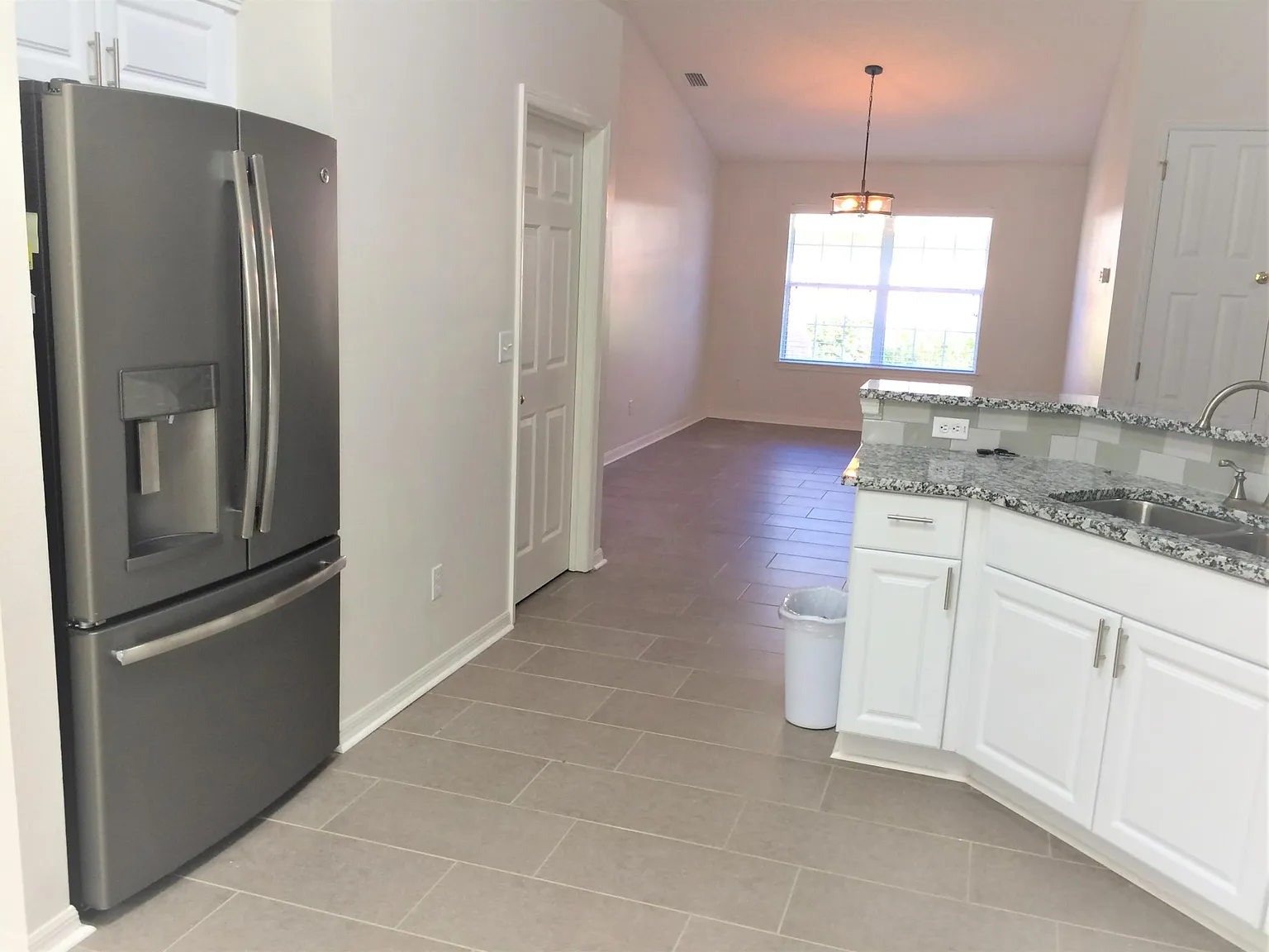 4 bed, 2367 sqft, $2,300 — Photo 4