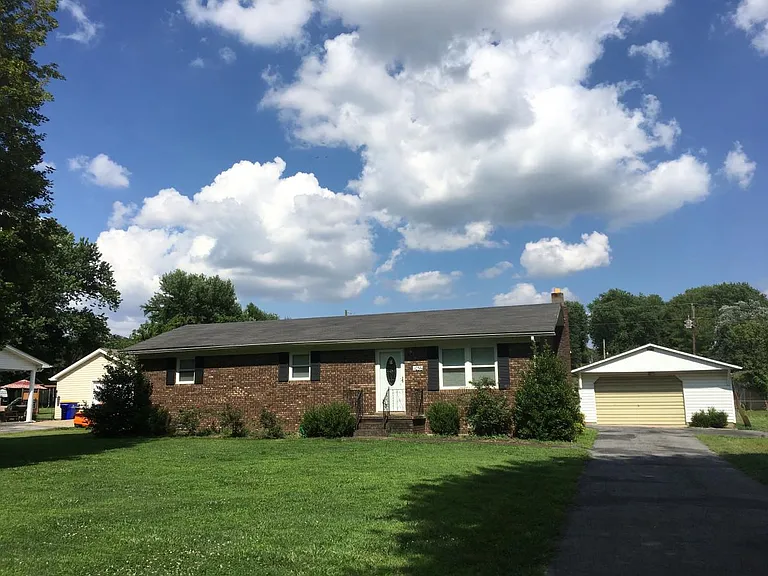 1036 Plum Springs Rd — Photo 11