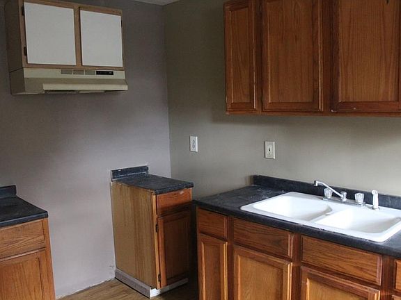 3rd image of 5192 Gardendale Ave