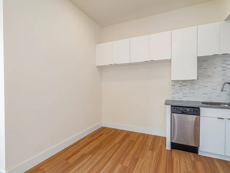 300 Market St #402 — Photo 4