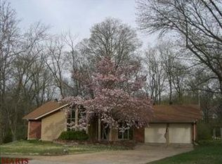 483 Manorcrest Ln, Ballwin, MO 63011