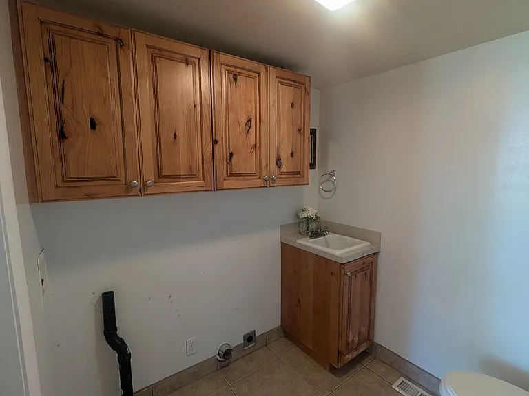 183 W 1425 N — Photo 10