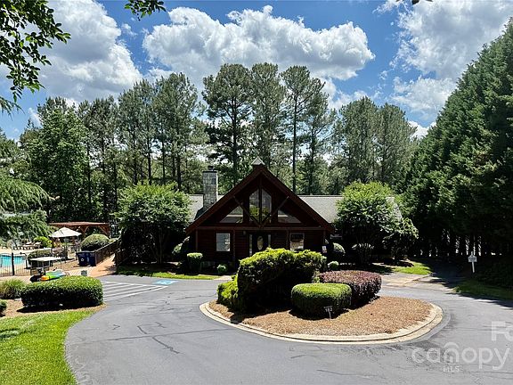 3rd image of 5418/5422 Breakwater Dr