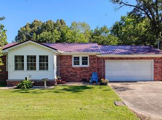 236 W Chestnut St, Puryear, TN 38251