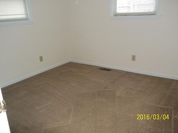 3rd image of 3206 Selden Ave